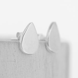 Pendientes de lágrima de plata de ley: pendientes sencillos de pera