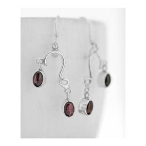 Garnet Earrings / Garnet Drop Earrings / Garnet Dangle Earrings / Garnet red Earrings / January Birthstone / Red Stone Earrings / Boho