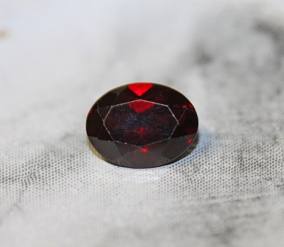 Faceted Garnet Stone / 9 X 7mm / 8 X 6mm / Oval Faceted / Red Cut Stone /  Loose Stones / Gemstone / Red Garnet Gemstone / Jewellery Making 