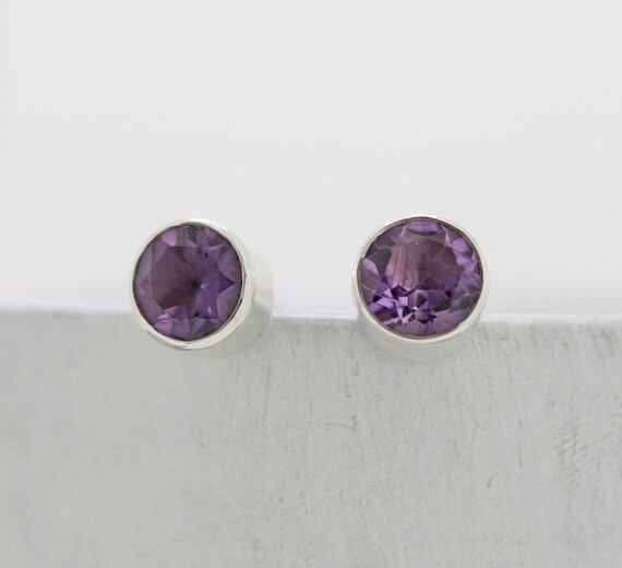 Oval Faceted Stud Earrings 8mm Oval Faceted Stud Earrings 8mm