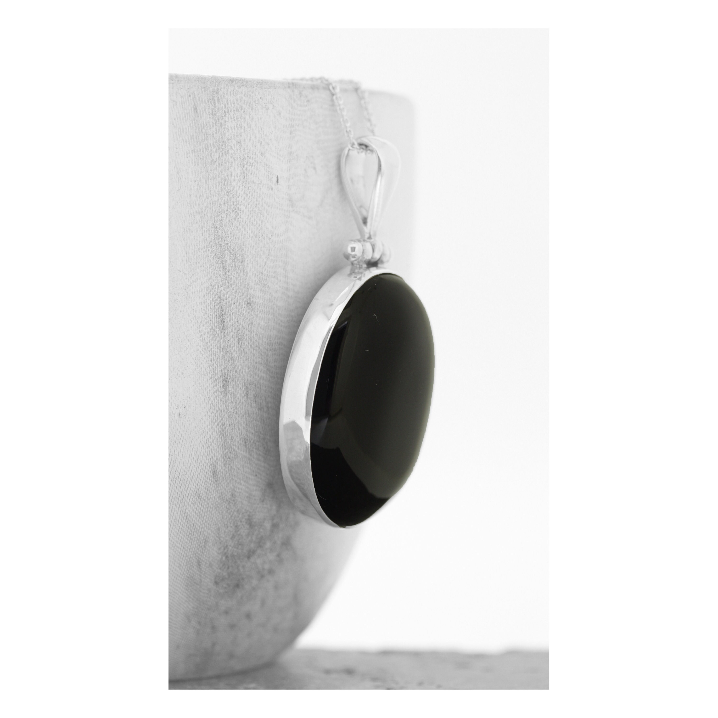 ブレスレット LESS IS MORE oval onyx necklace Onyx Pendant / Small Oval Necklace / Sterling Silver