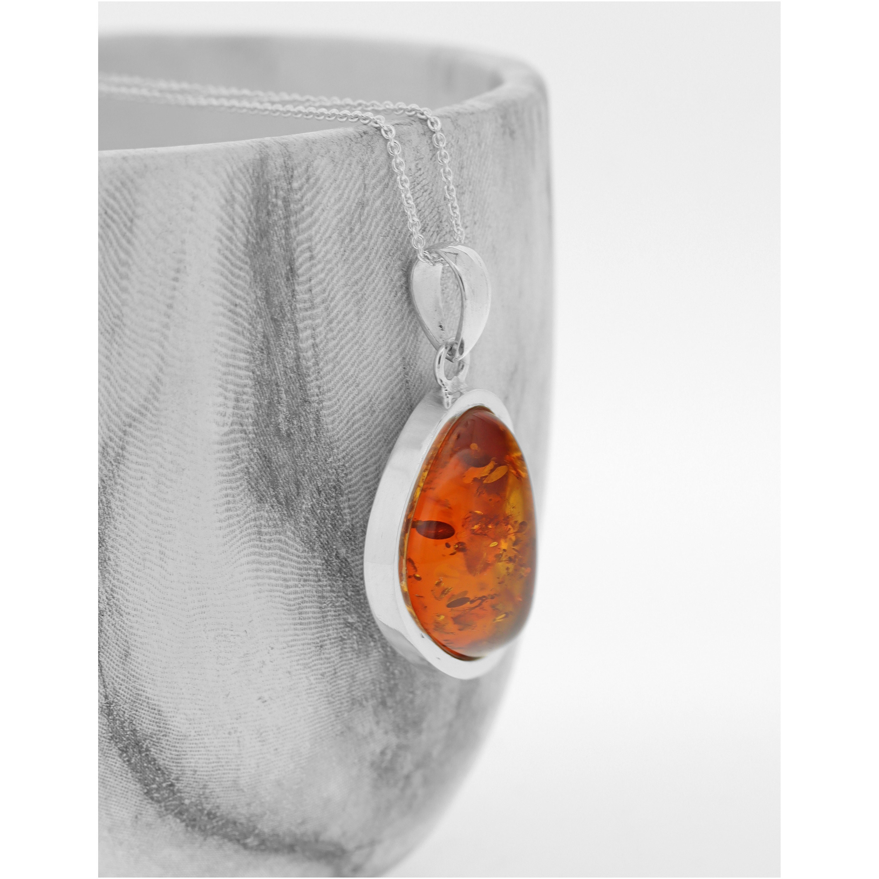 Ciondolo In Ambra Baltica Naturale Con Incluso E Catena Regolabile In Argento 925 - Gioiello Femminile Multicolore Con Ciondolo 3,7 Cm E Serpentina 45-50 Cm
