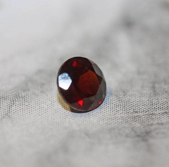 Faceted Garnet Stone / 4mm / 5mm / 6mm / 7mm Red Cut Stone / Loose Stones /  Gemstone / Red Garnet Gemstone / Jeweller / Jewellery Making 