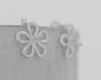 Delicate Sterling Silver Daisy Studs: Floral Earrings