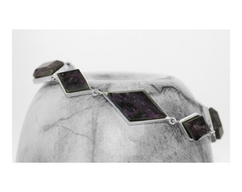Art Deco Charoit-armband: Diamantformad lila sten i sterlingsilver