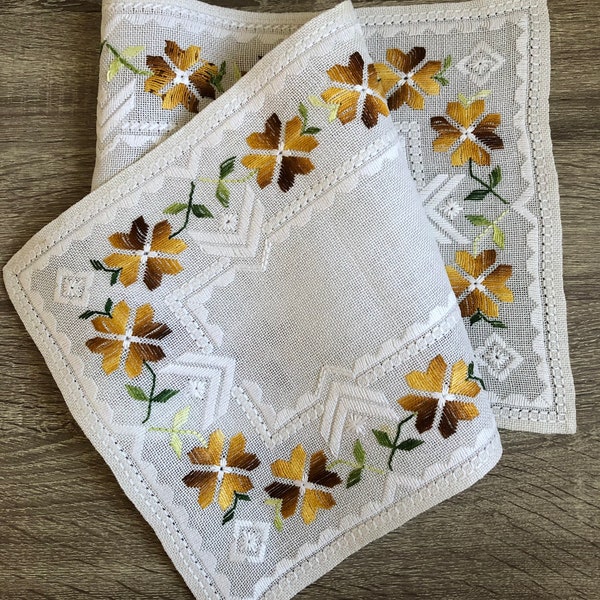 Vintage embroidered tablerunner with yellow flowers from Sweden