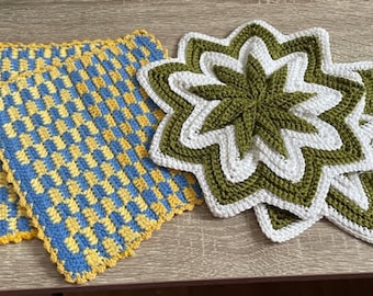 Two pairs of crocheted potholders / handmade from Sweden