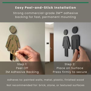 K&ouml;nnte beinhalten: Schwarze Toilettenschilder mit einer weiblichen und m&auml;nnlichen Figur. Die Schilder haben eine selbstklebende 3M-R&uuml;ckseite zur Montage. Der Text umfasst Easy Peel-and-Stick Installation, Step 1: Peel Off 3M Adhesive Backing und Step 2: Place on Surface.
