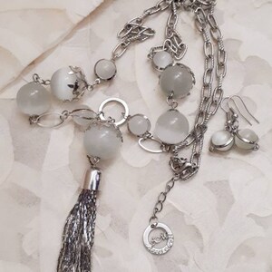 Silver Tone Lariat Necklace and Dangle Earrings, Cat Eye Glass Beads image 9