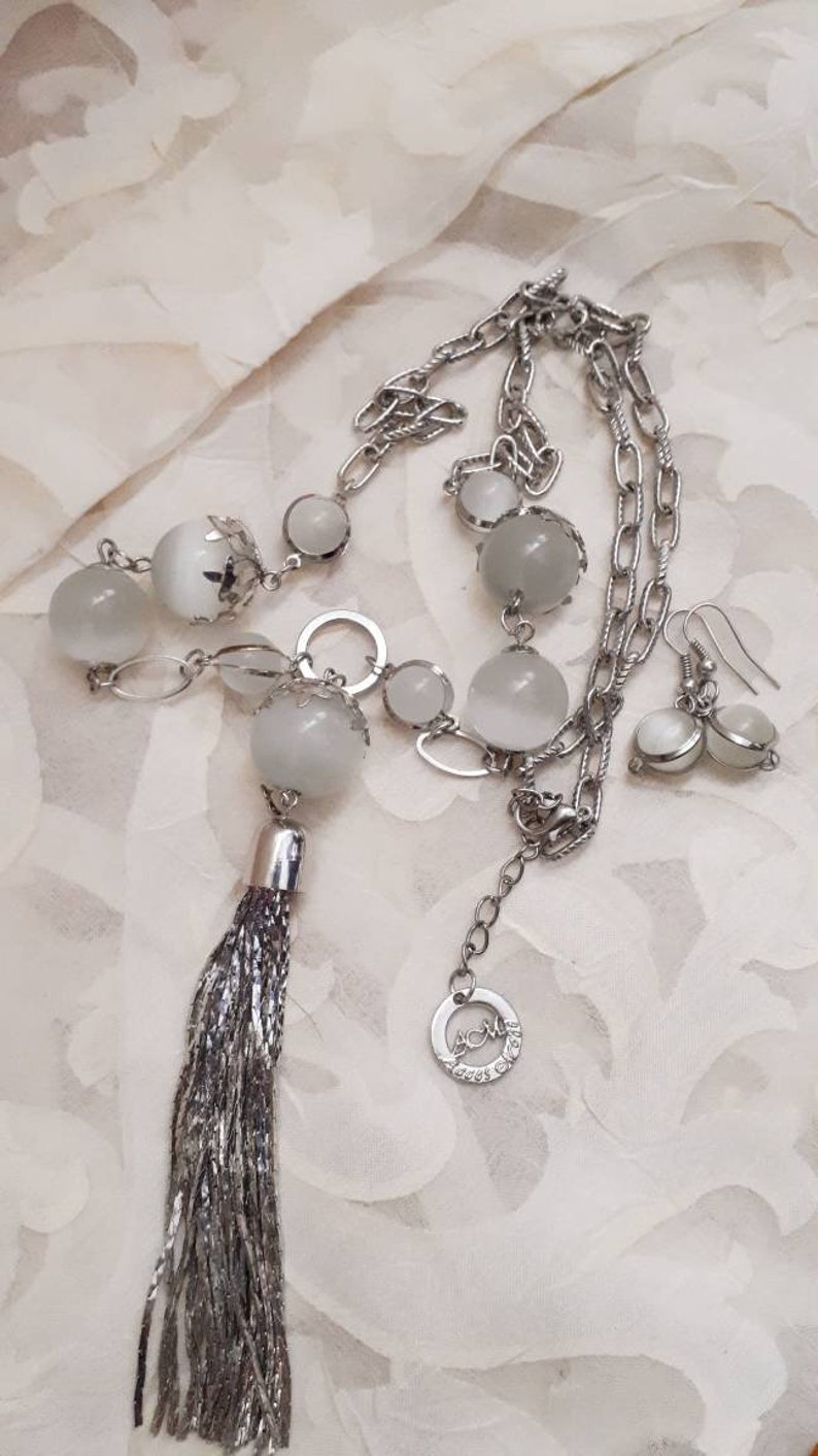 Silver Tone Lariat Necklace and Dangle Earrings, Cat Eye Glass Beads image 9