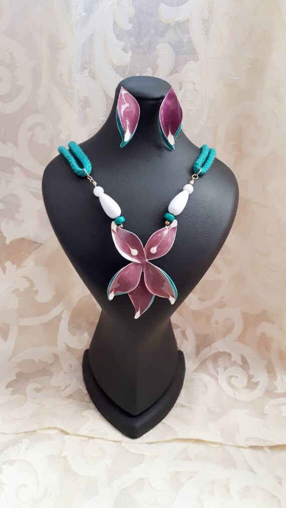 Fabulous set of necklace and pierced earrings. Fl… - image 2