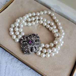 Vintage victorian style 3 strands faux pearls bracelet. Gift for her
