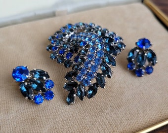 Ensemble broche et boucles d'oreilles clips en cristal bleu vintage