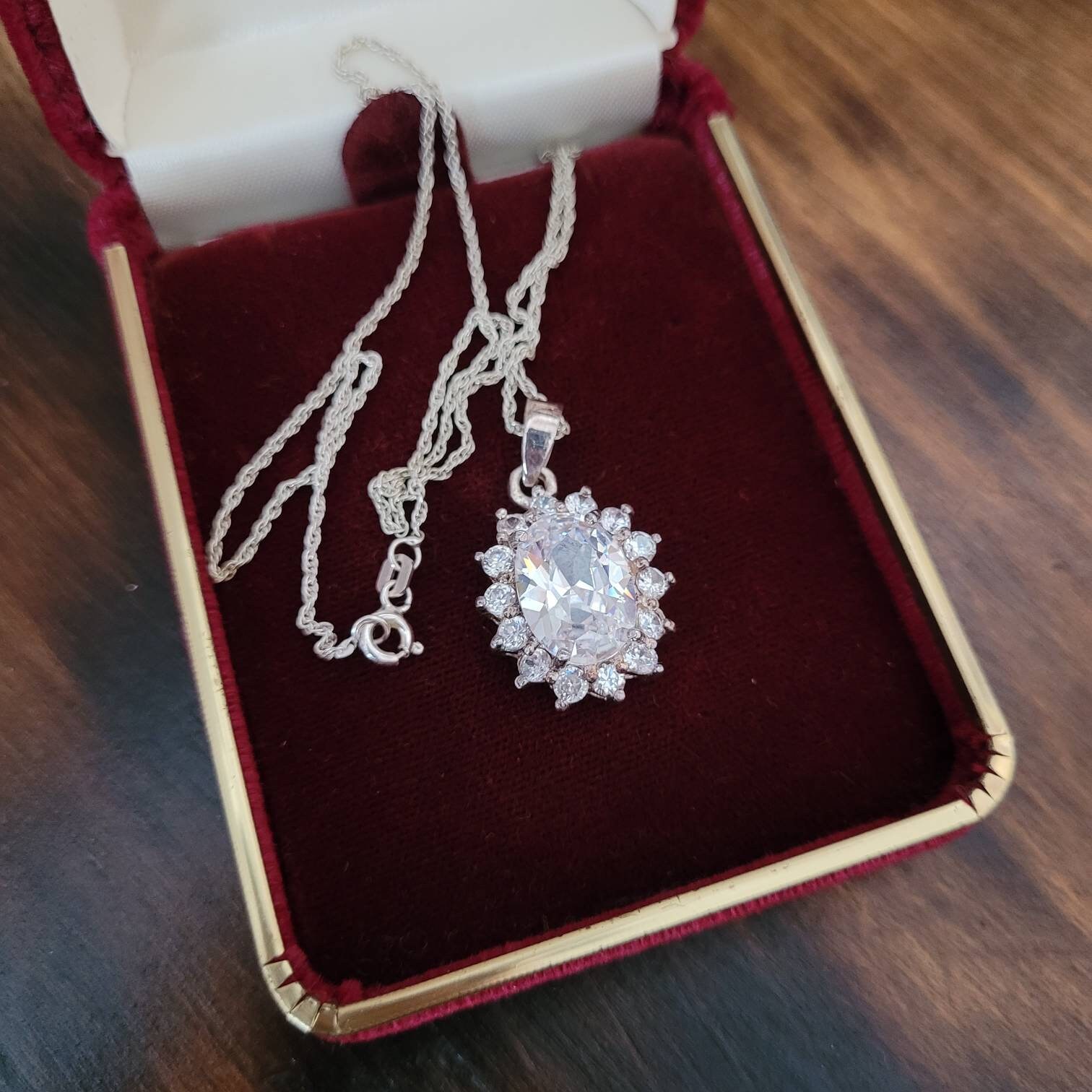 Vintage sterling silver crysal pendant necklace. Marked. Gift idea.