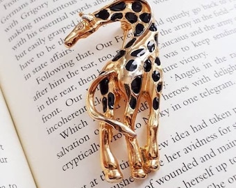 Broche dorée girafe : émail noir et détails en cristal