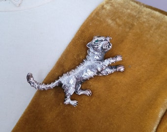 Vintage silver tone cat pin brooch. Animal pin. Gift idea.