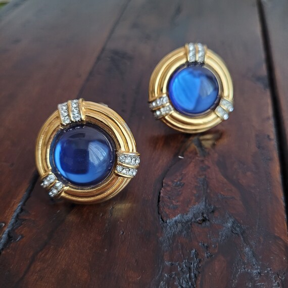 Vintage gold tone clip on earrings with cobalt bl… - image 7