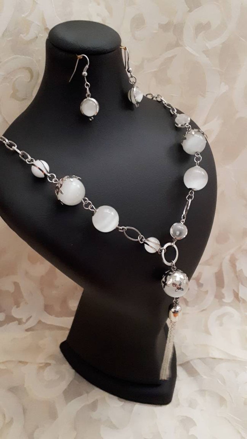 Silver Tone Lariat Necklace and Dangle Earrings, Cat Eye Glass Beads image 2