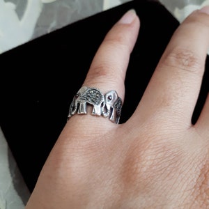 Vintage sterling zilver en marcasiet stenen slurf omhoog olifanten ring maat 5.5. Gemarkeerd. Cadeau idee.