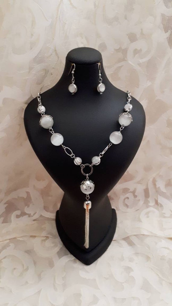 Set of lariat, tassel necklace and dangle pierced 