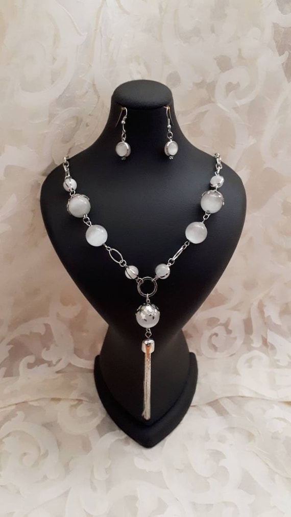 Silver Tone Lariat Necklace and Dangle Earrings, Cat Eye Glass Beads