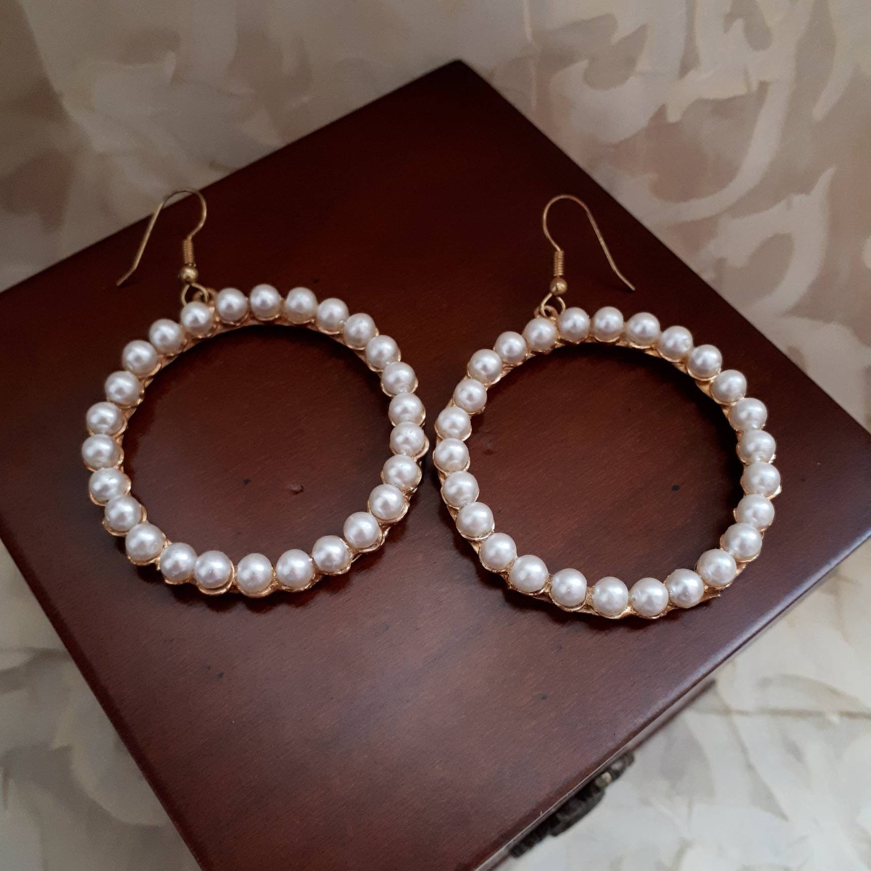 Orecchini A Cerchio Vintage Con Perle Finte | Gioielli Eleganti Per Donna E Ragazza, Perline Dorate E Perle Finte - 3