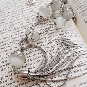 Silver Tone Lariat Necklace and Dangle Earrings, Cat Eye Glass Beads image 6