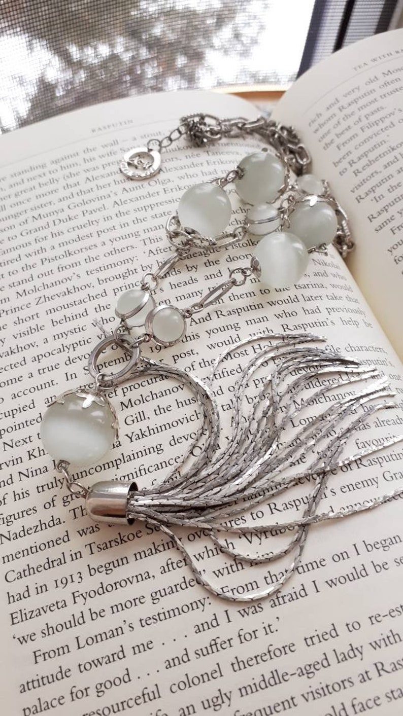 Silver Tone Lariat Necklace and Dangle Earrings, Cat Eye Glass Beads image 6