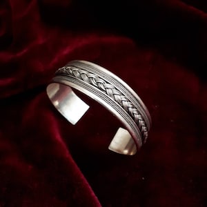 Vintage sterling silver braided design cuff bracelet. Unisex Bracelet. Gift Idea. Marked.