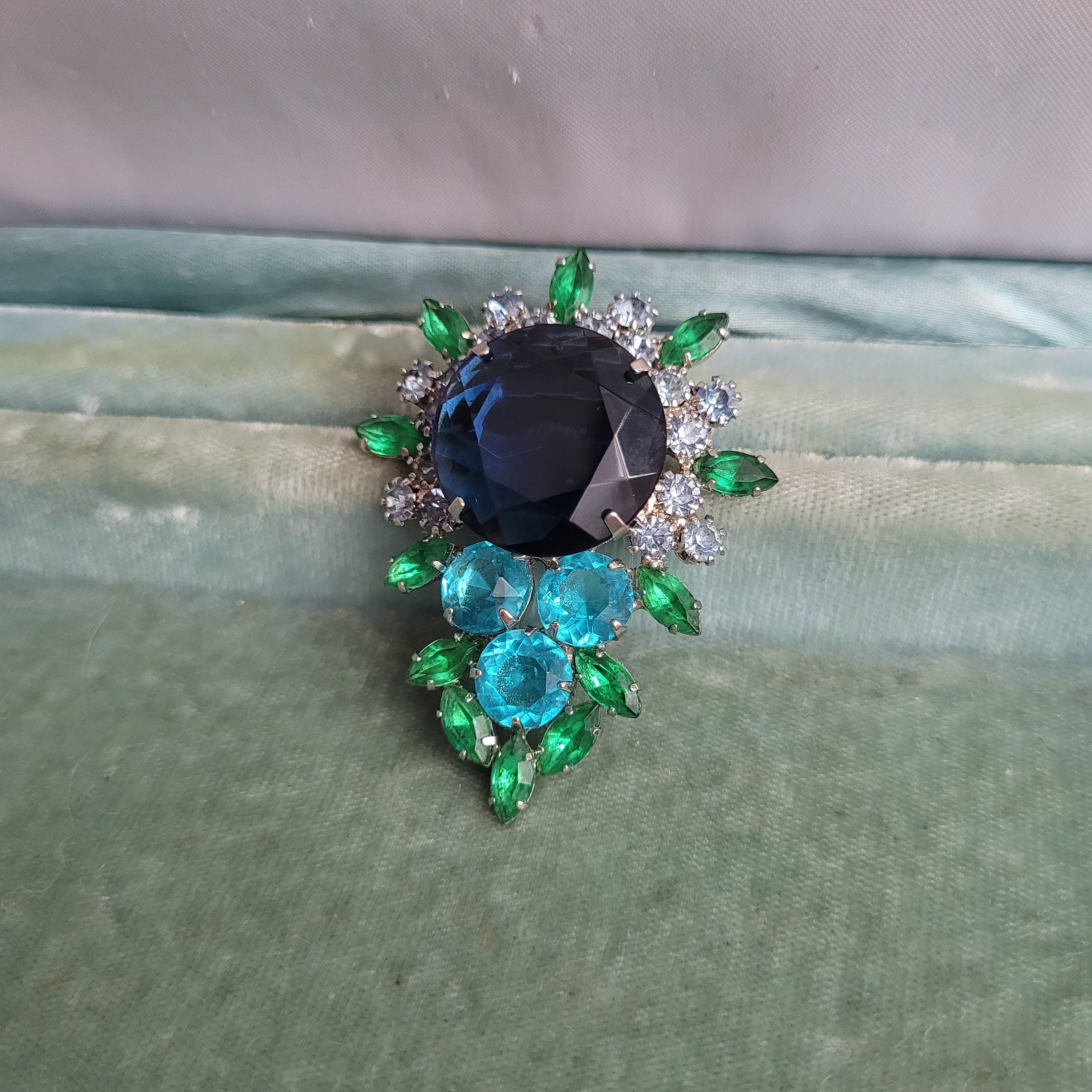 Broche Vintage En Perles De Cristal Vert Et Blanc - Monture Métal Argenté - Réf K31