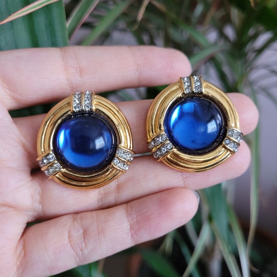 Vintage gold tone clip on earrings with cobalt bl… - image 5