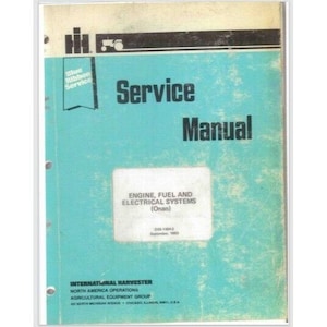 Pode incluir: Um manual de serviço azul e branco para um motor, combustível e sistemas elétricos Onan. O manual é intitulado "Manual de serviço" e é para International Harvester North America Operations Agricultural Equipment Group.