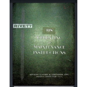 Puede incluir: Cubierta verde de un manual de instrucciones de funcionamiento y mantenimiento Rivett DIS. La cubierta tiene un título en relieve dorado y el nombre de la empresa y la ubicación están impresos en blanco.