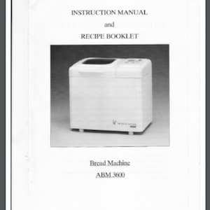 Puede incluir: Imagen en blanco y negro de una máquina de pan blanca con una pantalla digital y una ventana de visualización. La máquina está etiquetada como "Bread Machine ABM 3600".