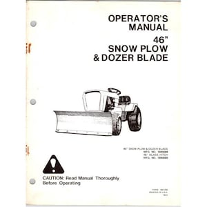 Könnte beinhalten: Bedienungsanleitung für eine 46-Zoll (117 cm) Schneepflug- und Räumschild. Das Cover zeigt eine Strichzeichnung eines Traktors mit Schneepflug. Der Text enthält einen Hinweis, die Anleitung vor der Bedienung zu lesen.
