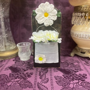 木製の壁掛けアイテム、壁用のブリキ缶のアクセント、白いデイジーの壁掛け装飾、素朴な家の装飾、農家の壁アート
