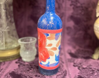 アップサイクルされたコバルトブルーのワインボトル – 素朴な