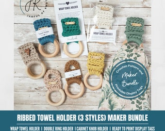 Könnte beinhalten: Ein Maker-Bundle für gehäkelte Handtuchhalter. Das Bundle enthält drei Stile: Wickelhandtuchhalter, Doppelringhalter und Kabinettknopfhalter. Das Bundle enthält auch druckbare Display-Etiketten. Das Bild zeigt eine Auswahl an gehäkelten Handtuchhaltern in verschiedenen Farben, darunter Beige, Grün, Braun und Gelb.