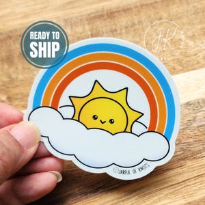 Sticker arc-en-ciel rétro, 3 x 2,65 pouces, prêt à être expédié, autocollants imperméables, adorables autocollants, autocollants pour ordinateur portable, autocollants kawaii