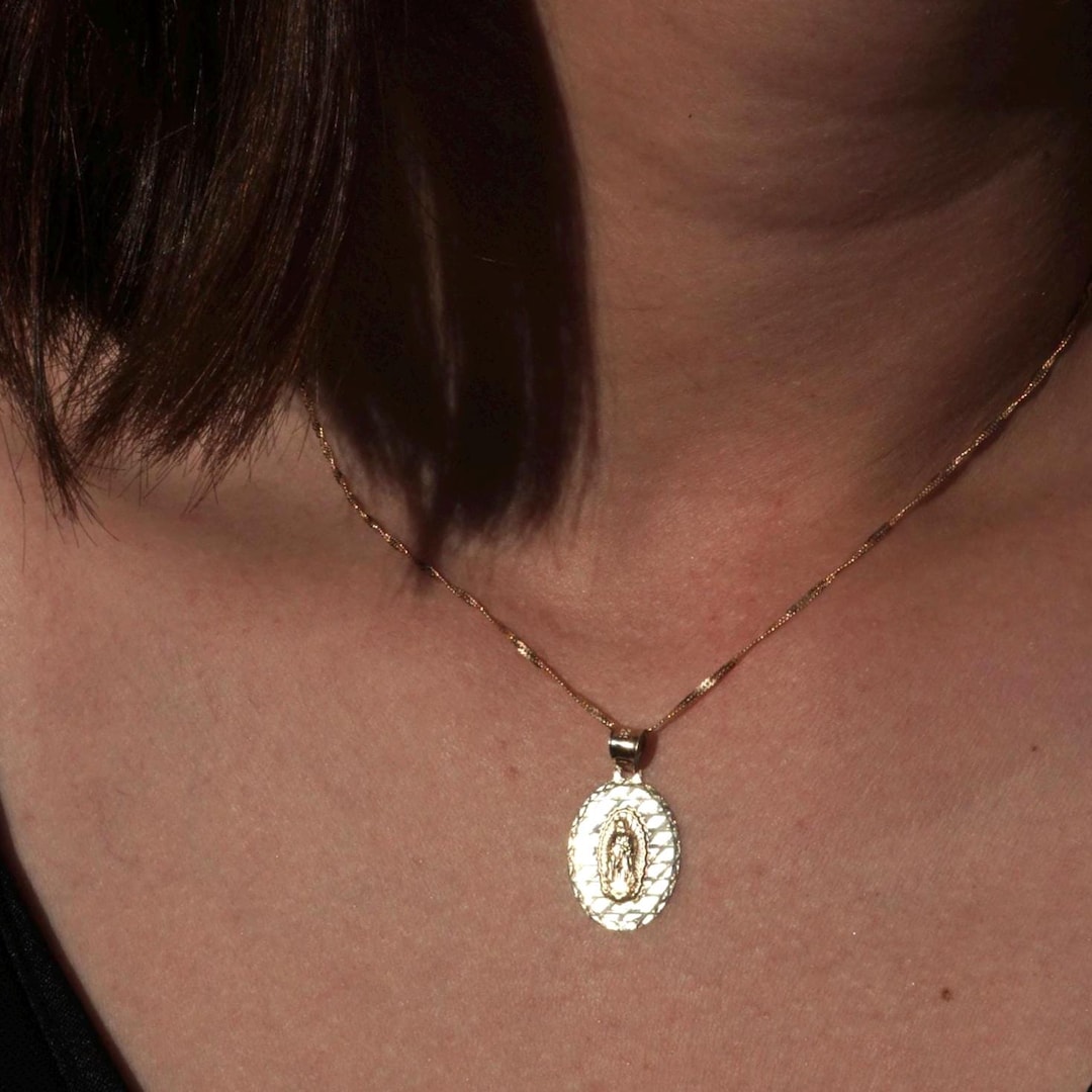 Virgin Mary Pendant in 14k Solid Gold Virgin Mary Medal Necklace ...