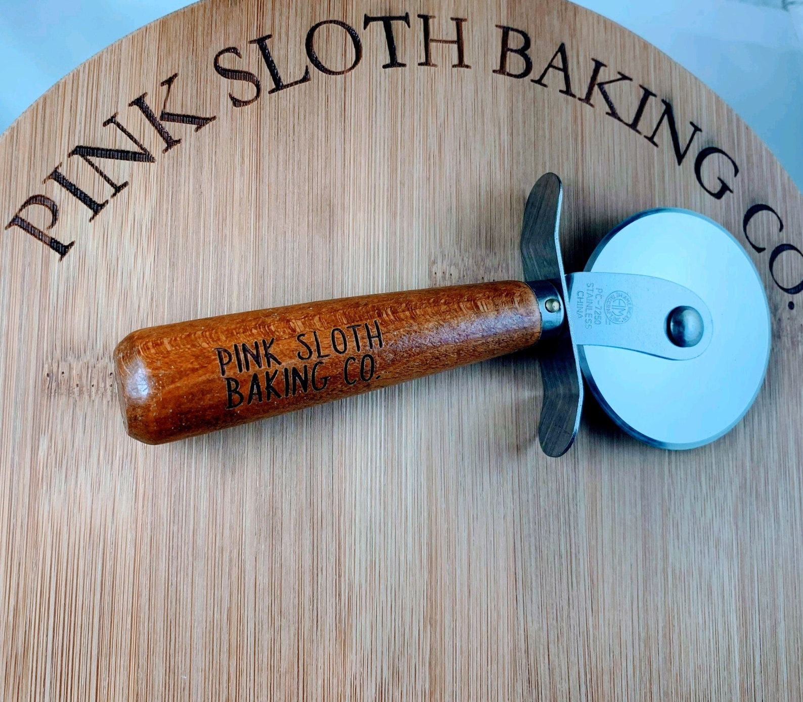 Custom Pizza Cutting Board Set Personalized Pizzeria Cutter Etsy