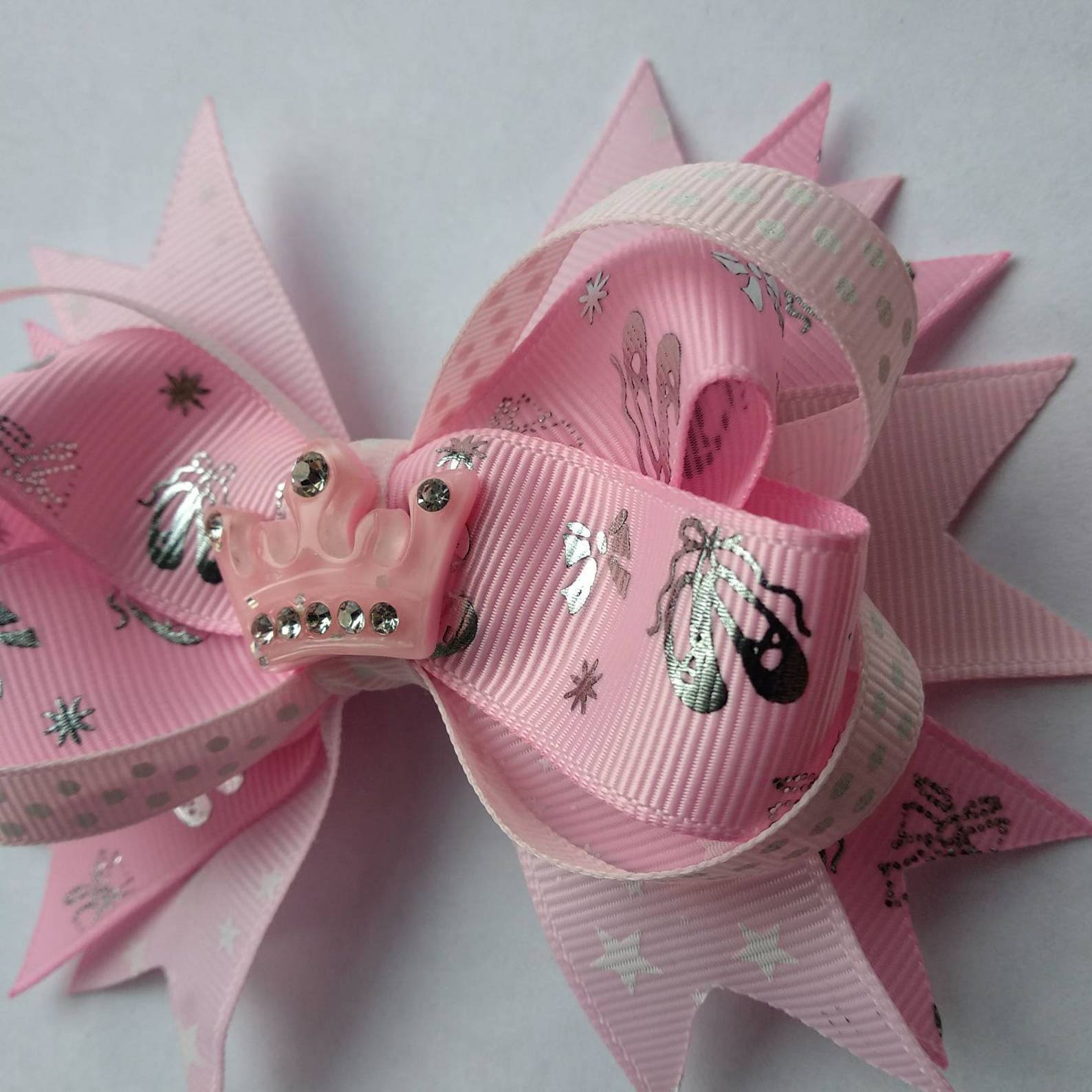 large stacked pink and silver ballet hair bow with sparkly crown in the centre, perfect for ballerinas. large stacked pink and silver ballet hair bow with sparkly crown in the centre, perfect for ballerinas.