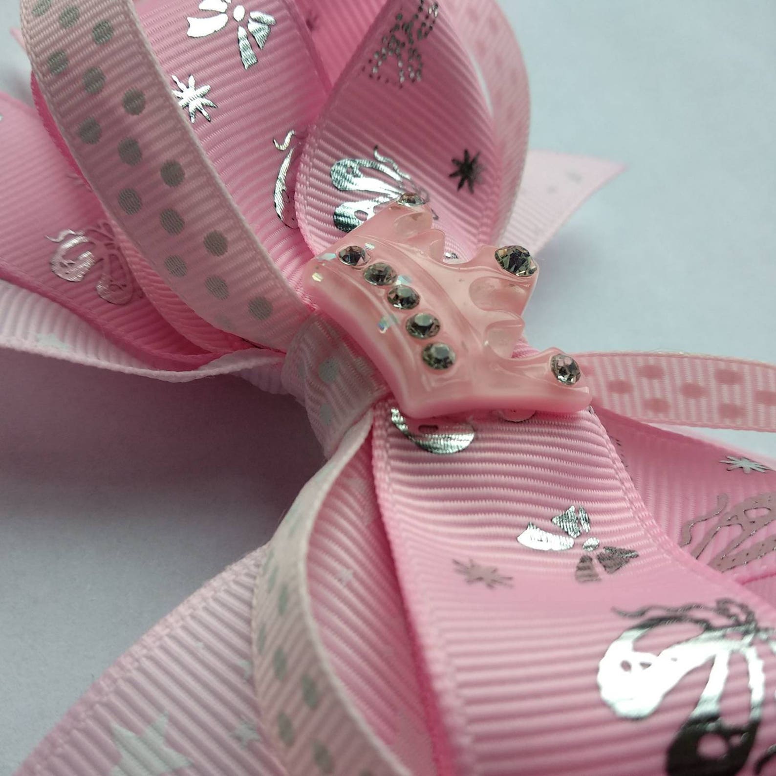large stacked pink and silver ballet hair bow with sparkly crown in the centre, perfect for ballerinas. large stacked pink and silver ballet hair bow with sparkly crown in the centre, perfect for ballerinas.