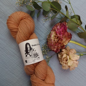 naturally dyed - 100g Merino, Nylon fingering weight yarn, hand-dyed yarn for knitting and crochet