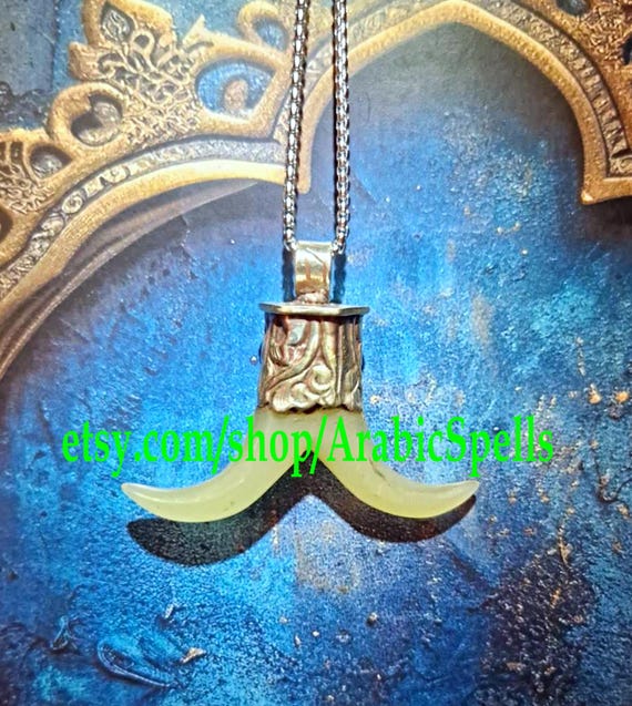 Ayollar hojatxonasida yashirin kamera porno videolarini tomosha qiling.