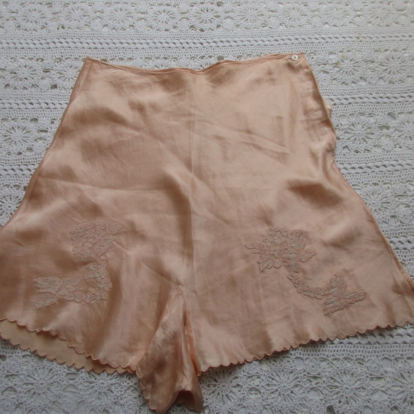 Beautiful Vintage Apricot SILK TAP PANTS with Lace Insert - French Knickers - Vintage Lingerie