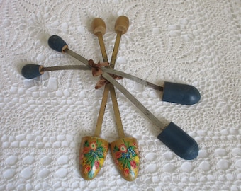 Two x Pairs of Painted Vintage Ladies SHOE TREES / STRETCHERS - Painted Ladies Shoe Trees Floral and Plain Blue - Shabby Shoe Stretchers