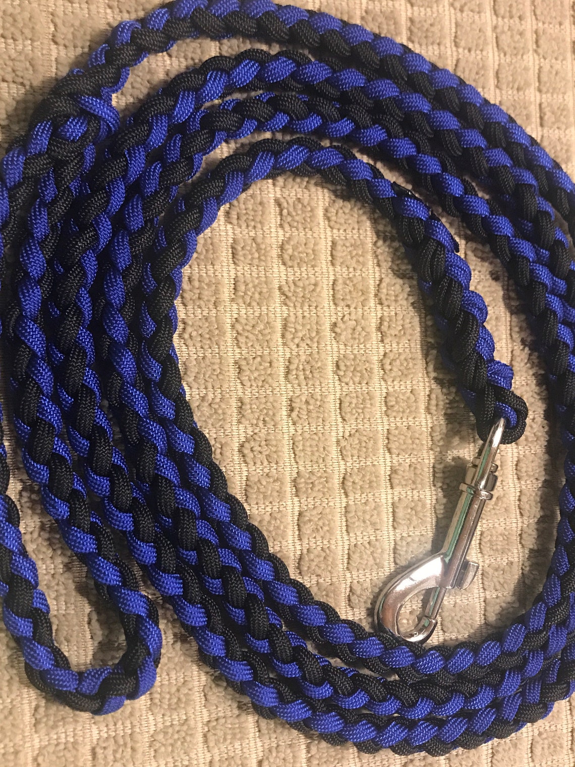 Bleu royal et noir Paracord 4 brin laisse tress en pi 4 Bleu royal et noir Paracord 4 brin laisse tress en pi 4