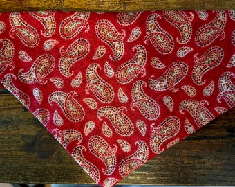 Bandana per cani con motivo cachemire rosso sopra il collare/saldi