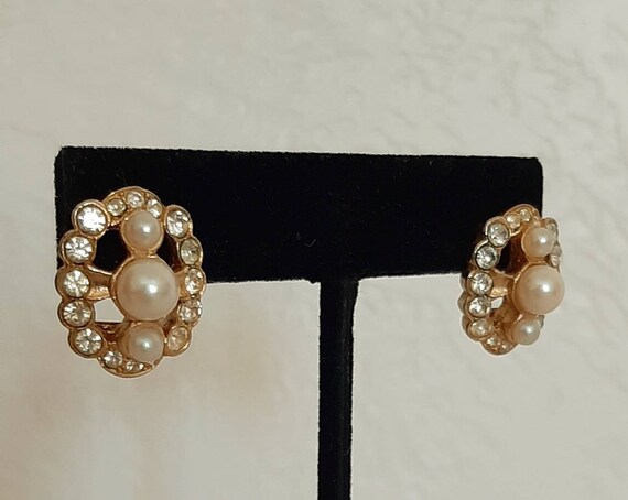 Vintage Richelieu Pearl Pierced Earrings - image 2